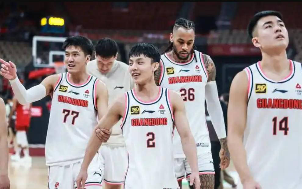 广东男篮最新动态！胡明轩恢复训练，五外援合练，徐昕引发国际关注